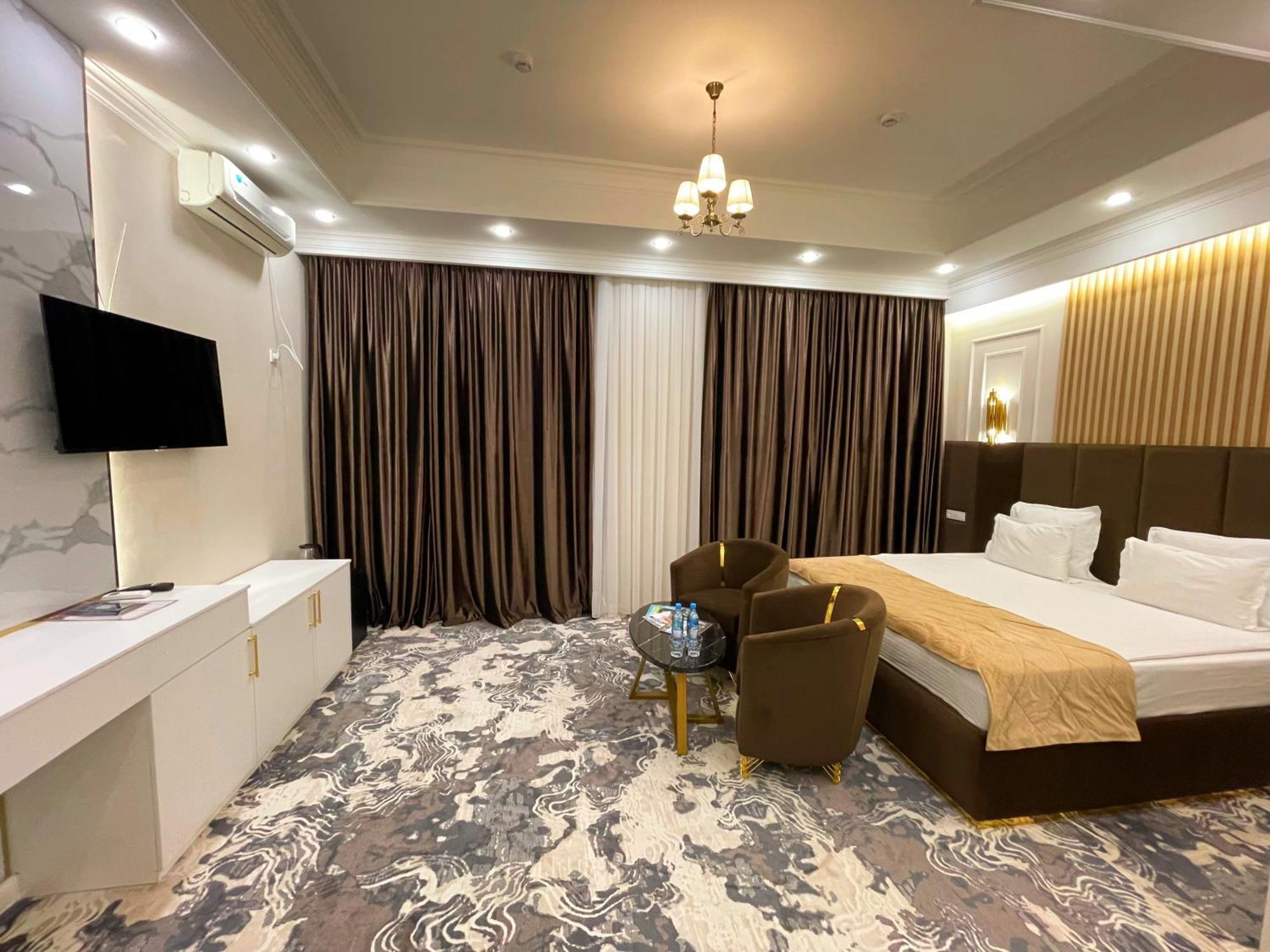 Jasmine Hotel Тараз Екстериор снимка