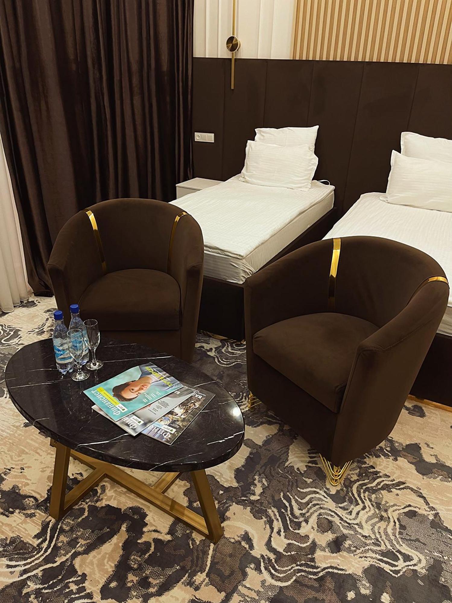 Jasmine Hotel Тараз Екстериор снимка