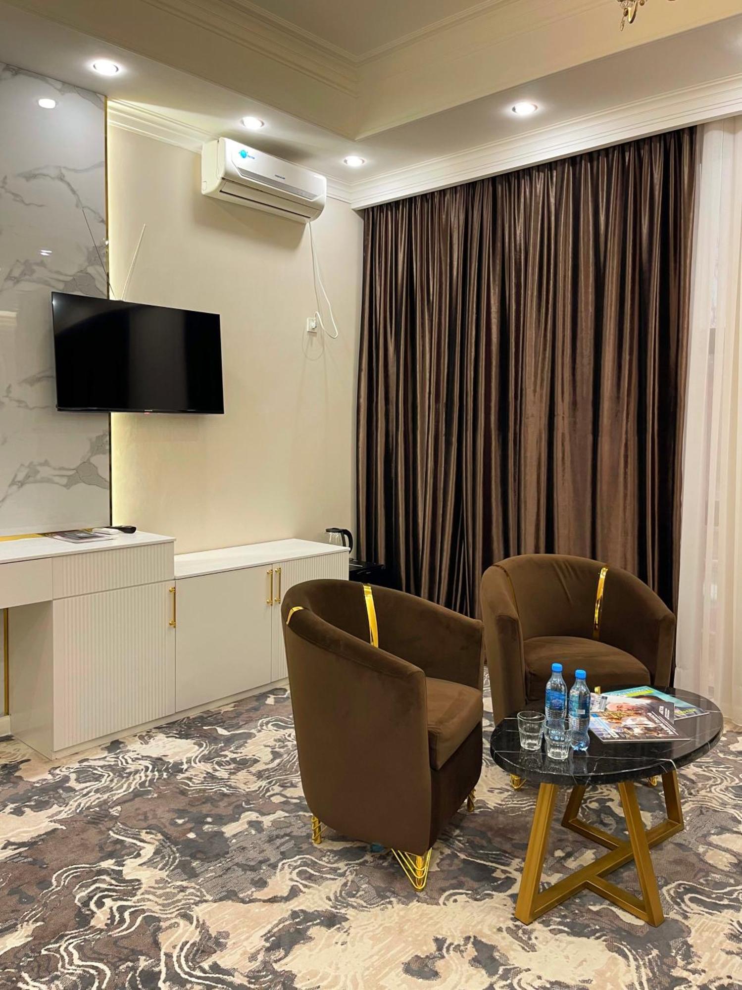 Jasmine Hotel Тараз Екстериор снимка