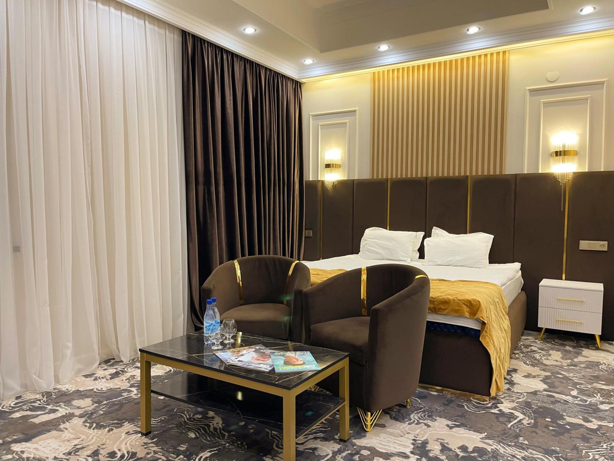 Jasmine Hotel Тараз Екстериор снимка