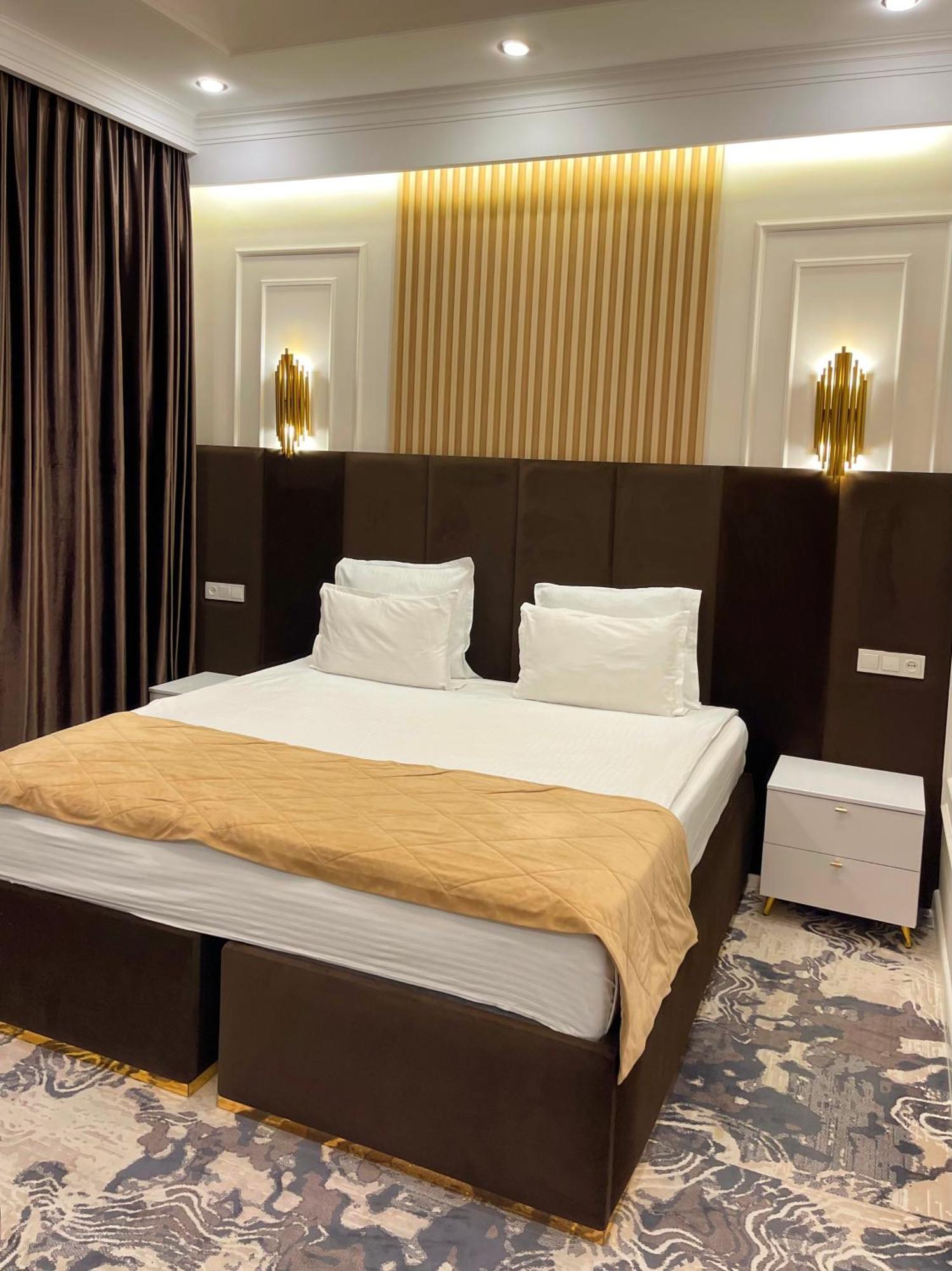 Jasmine Hotel Тараз Екстериор снимка