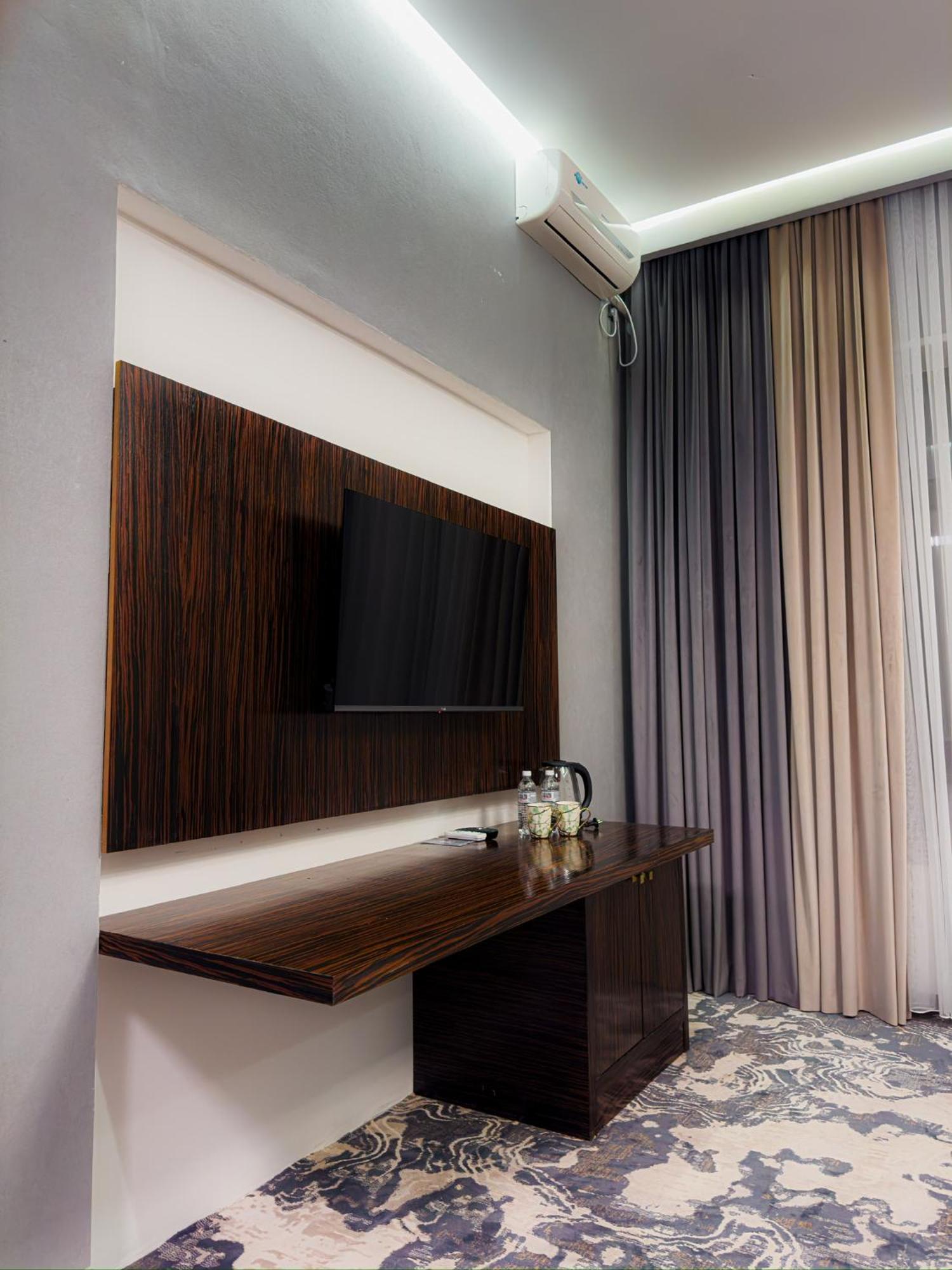Jasmine Hotel Тараз Екстериор снимка