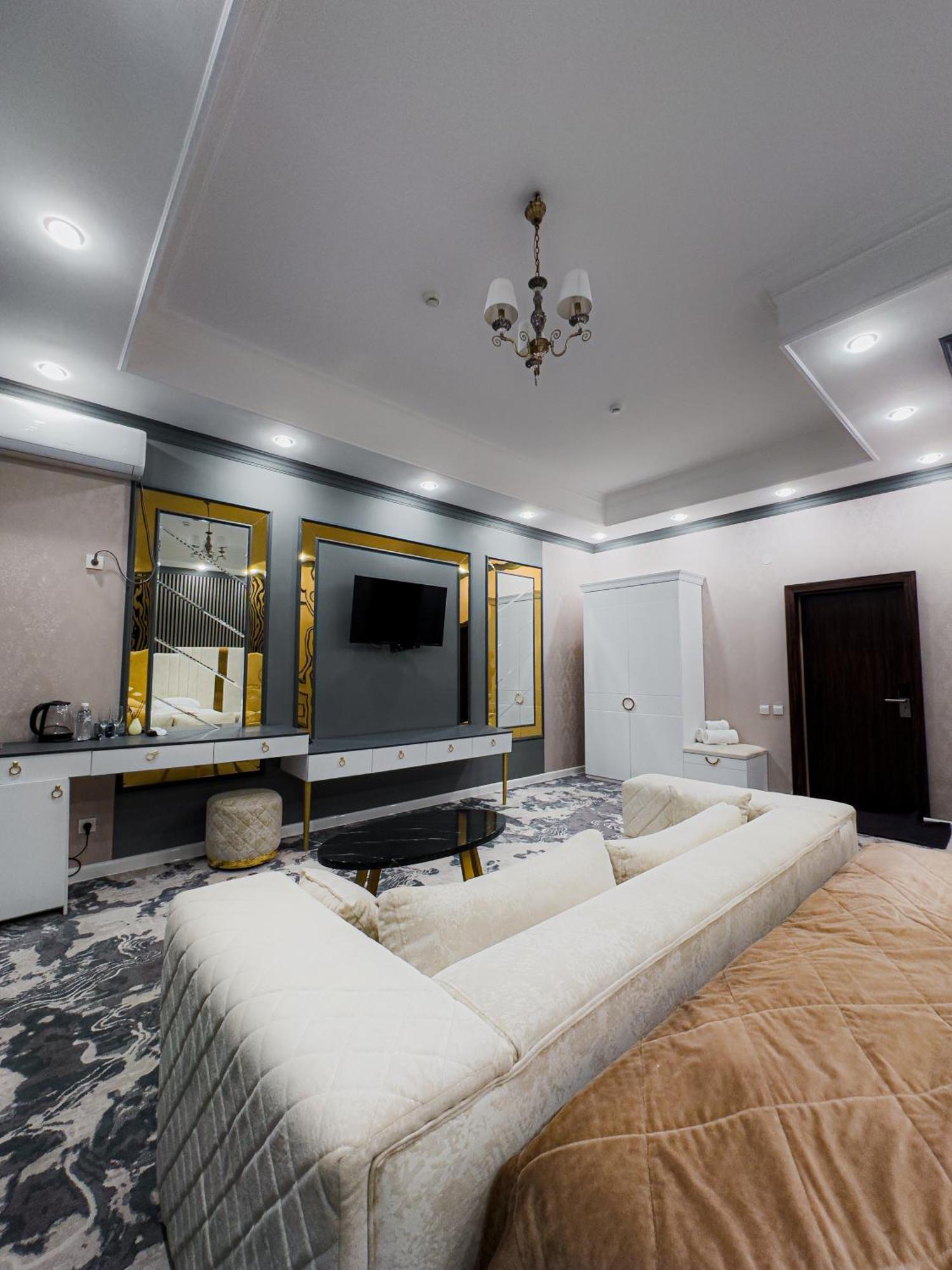 Jasmine Hotel Тараз Екстериор снимка