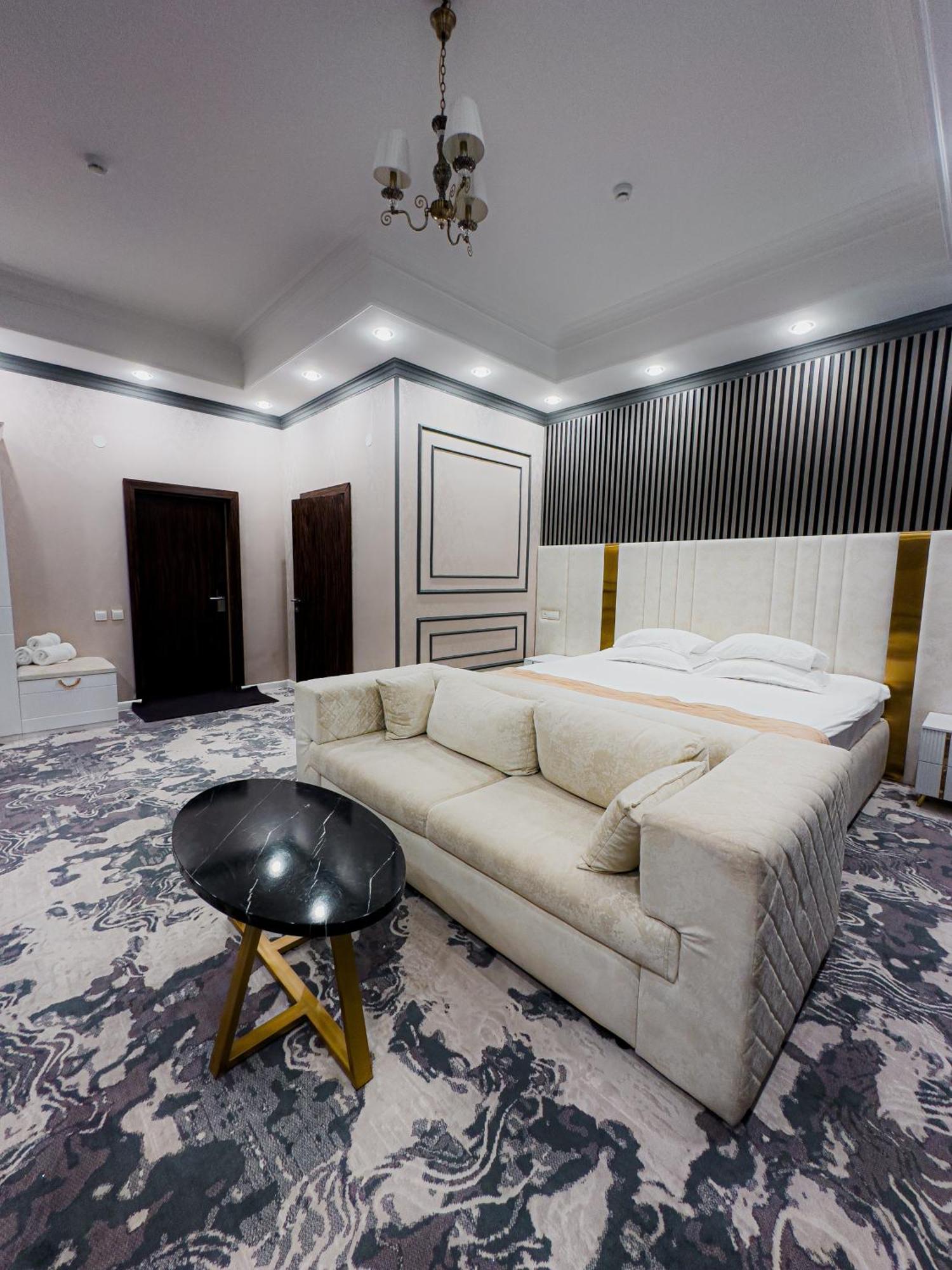 Jasmine Hotel Тараз Екстериор снимка